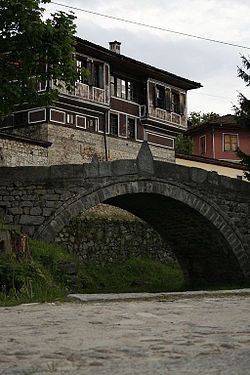 Бозова къща и Калъчев мост