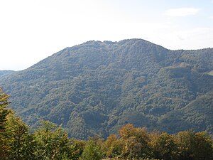 Вигляд на Кобилу з перевалу Камінь-Клевка