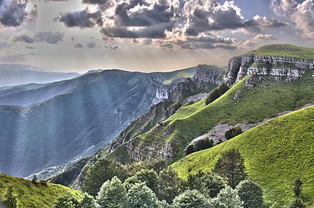 Sun beams over Parshevitsa in Vrachanski Balkan Nature Park (Grisha Levashki)