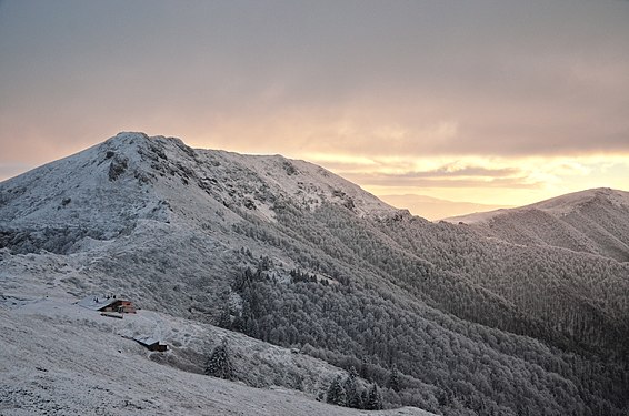 A winter view to "Echo" chalet and Yumruka Peak in Central Balkan National Park. Photograph: Schaubia