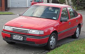 1990
Opel Vectra GLS (19384050978).jpg