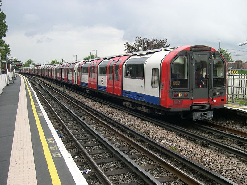 File:1992 Stock at East Acton.JPG