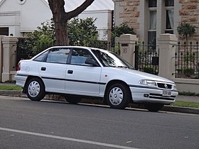 1997 Holden Astra GL (8709881612).jpg