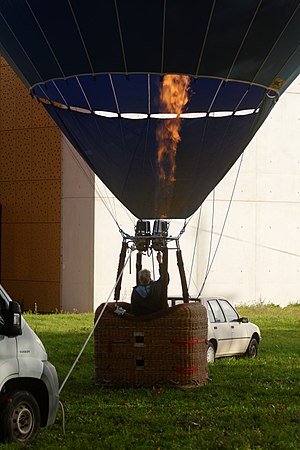 Une montgolfière.