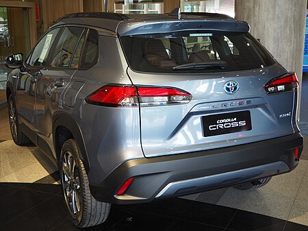 ไฟล์:2020_Toyota_Corolla_Cross_Hybrid_Premium_Safety_(Rear).jpg