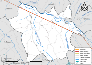 Carte en couleur présentant le réseau hydrographique de la commune