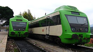 Zwei Triebwagen in Serpins