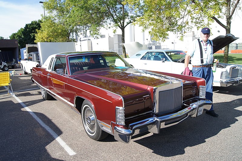 File:77 Lincoln Continental Town Coupe (7810825608).jpg