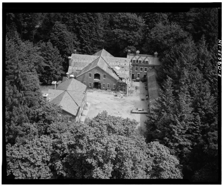 File:AERIAL VIEW OF STABLE - Lyndhurst, Stables, 635 South Broadway, Tarrytown, Westchester County, NY HABS NY,60-TARY,1D-5.tif