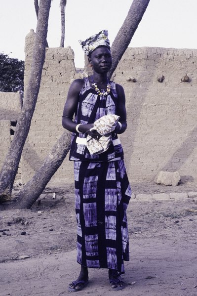 File:ASC Leiden - F. van der Kraaij Collection - 21 - 062 - Une femme peul avec des cicatrices tribales sur la joue - Boucle du Mouhoun, Burkina Faso, 1982.tif