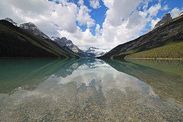 Tenang Morninf di Glacier Lake.jpg