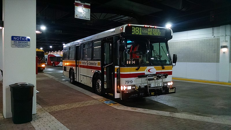 File:A Fairfax Connector 2002 Orion 5.505 at Wiehle-Reston East.jpg