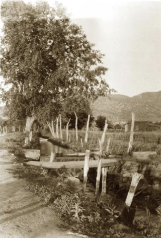 <span class="mw-page-title-main">Acequia Madre (Santa Fe)</span> Historical irrigation ditch in New Mexico