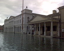 Palazzo Municipale e Loggia dei Bandi invase dall'acqua alta