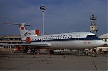 Lo Yak-42 marche CCCP-42303 della compagnia sovietica Aeroflot esposto al Salone di Parigi-Le Bourget nel 1977.