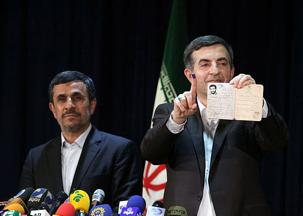 Ahmadinejad supported Mashaei on the registering day of candidacy