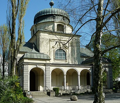 So kommt man zu dem Alter St.-matthäus-Kirchhof mit den Öffentlichen - Mehr zum Ort Hier