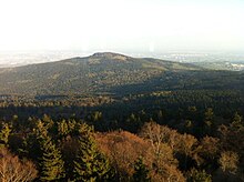 Blick vom Aussichtsturm Großer Feldberg zum Altkönig