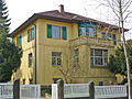 Villa mit Einfriedung