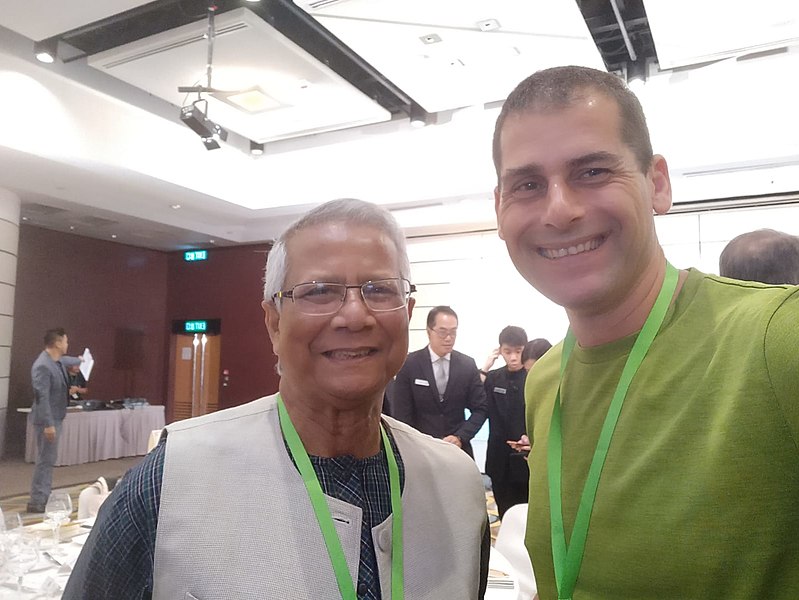 File:Ami Dror (Founder of LeapLearner) with Muhammad Yunus (Bangladeshi social entrepreneur & Nobel Peace Prize winner).jpg