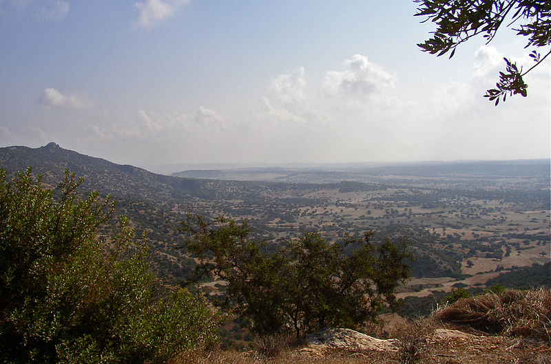 File:Anhöhe bei Büyükkonuk (Nord Cypern) - Blick Richtung Osten (2003).jpg