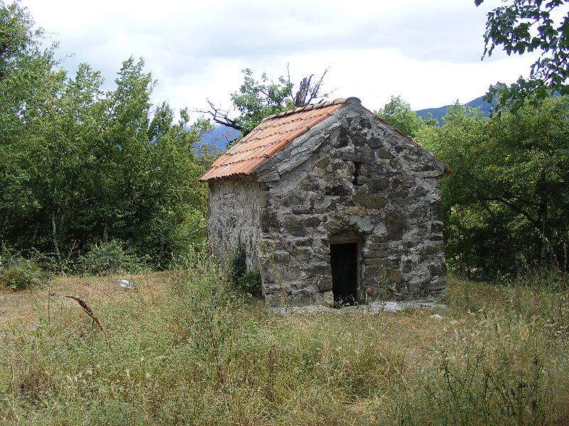 File:Avenisi small church.jpg