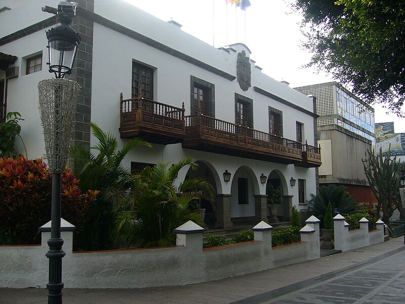 File:Ayuntamiento de Los Llanos de Aridane.JPG