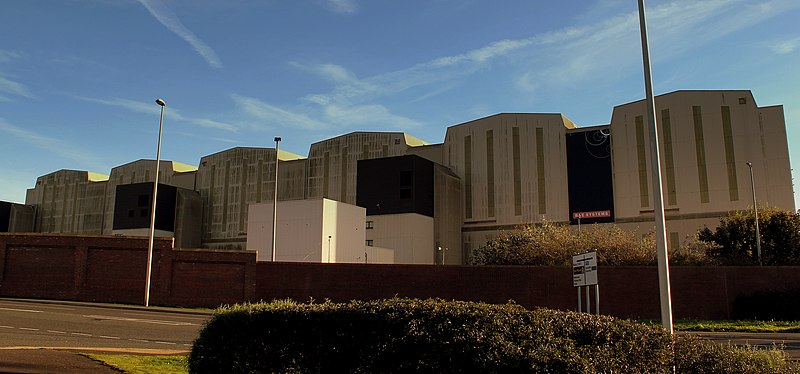 File:BAE SYSTEMS FORMELY VICKERS SHIPBUILDERS CONSTRUCTION HALL AT BARROW IN FURNESS CUMBRIA OCT 2013 (10114671496).jpg