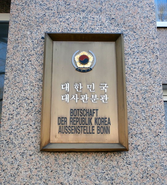 File:Bad Godesberg Mittelstraße 43 Botschaft Korea Schild.jpg