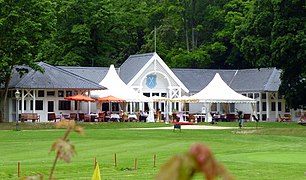 Bad Homburg - Restaurant ,,Golfhaus" im Kurpark mit 6-Loch-Golfanlage "Old Course" - panoramio (cropped).jpg