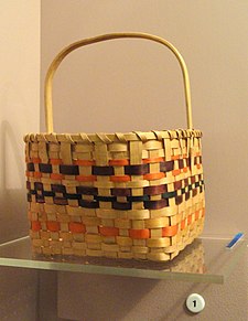 Native American Wampanoag basket - Peabody Museum, Harvard University Basket (splint), Nauset or Wampanoag, collected in Barnstable MA in 1892 - Native American collection - Peabody Museum, Harvard University - DSC05470.JPG