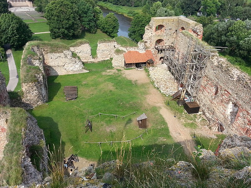 File:Bauska slott - panoramio (5).jpg