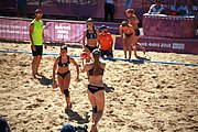 Deutsch: Beachhandball bei den Olympischen Jugendspielen 2018; Tag 3, 10. Oktober 2018; Mädchen, Vorrunde, Gruppe B - Niederlande-Argentinien 2:0 English: Beach handball at the 2018 Summer Youth Olympics at 10 October 2018 – Girls Preliminary Round Group B‎ – Netherlands-Argentina 2:0