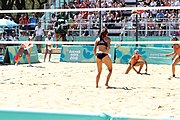 Deutsch: Beachvolleyball bei den Olympischen Jugendspielen 2018; Tag 9, 15. Oktober 2018; Mädchen, Viertelfinale: USA-Spanien 2–1 (21–19/17–21/15–9) English: Beach volleyball at the 2018 Summer Youth Olympics at 15 October 2018 – Girls Quarterfinals: USA-Spain 2–1 (21–19/17–21/15–9)