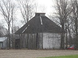 Die Ben Colter Polygonal Barn, eine historische Stätte in der Gemeinde