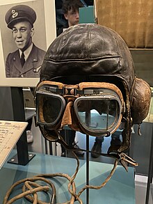 Imperial War Museum exhibit showcasing objects belonging to RAF pilot Billy Strachan, who served the pathfinders of the 156 Squadron Billy Strachan's flying helmet and goggles.jpg