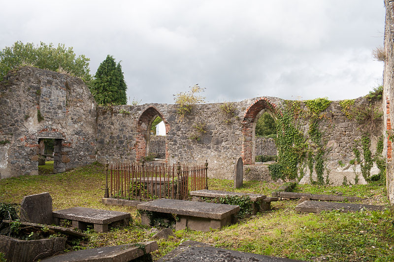 File:Birr Old St. Brendan's Church North Aisle 2010 09 07.jpg