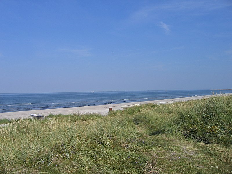 File:Bratten Strand.jpg