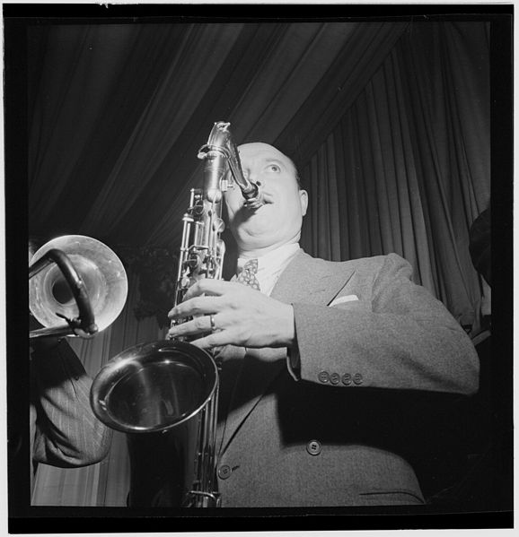 File:Bud Freeman, Eddie Condon's, New York, between 1946 and 1948 (William P. Gottlieb 11651).jpg