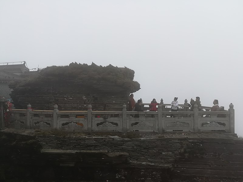 File:Buddhist temple on Red Clouds Golden Summit, Mount Fanjing, 31 March 2020k.jpg