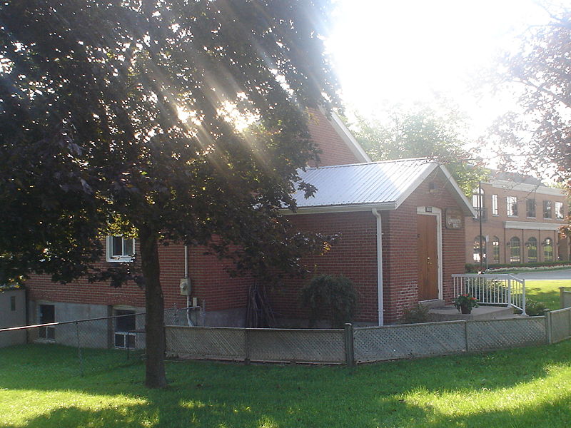 File:Buttonville Women's Institute Community Hall sunlight in trees front entrance.jpg