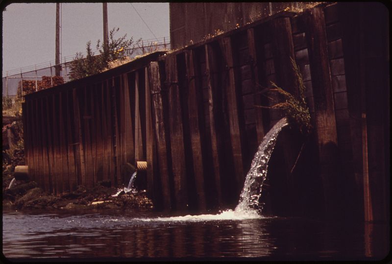 File:CULVERTS FROM INDUSTRIAL PLANTS ON THE DUWAMISH WATERWAY DISCHARGE INTO THE RIVER - NARA - 552136.jpg