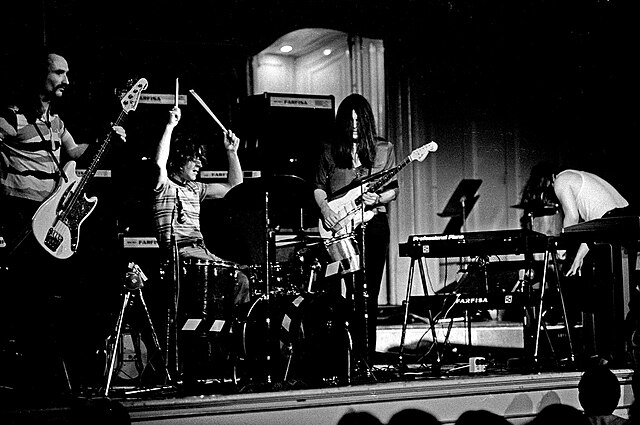 Performing in der Mushalle Hamburg in 1972.