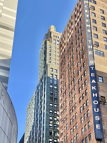 File:Carbide and Carbon Building, Michigan Avenue, Chicago, IL - 52891846413.jpg