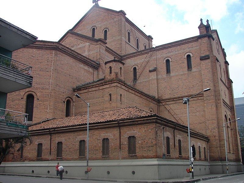 Catedral de Medellin-Colombia.jpg