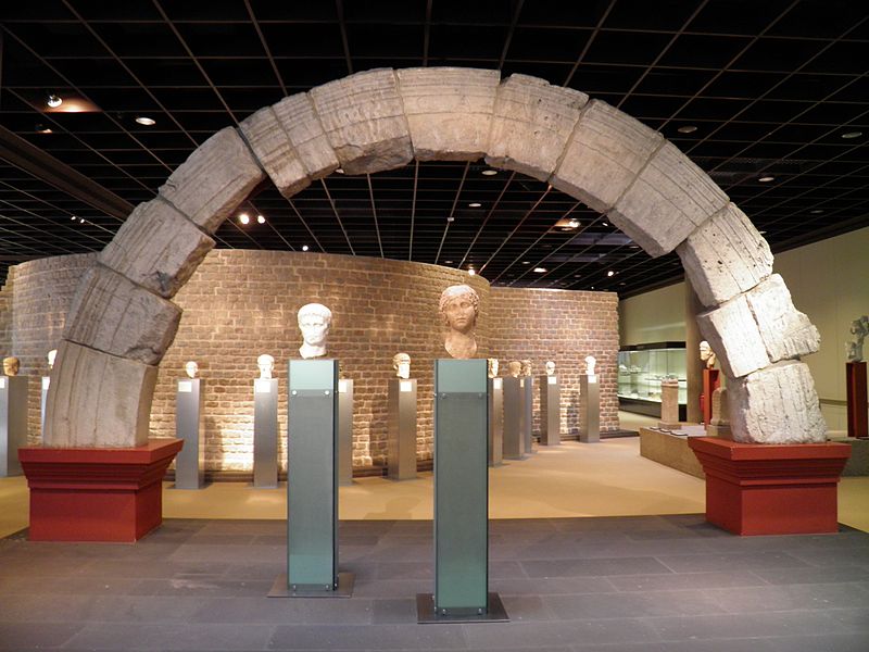 File:Central arch of the two-storey northern gate with the citys capitals CCAA carved on the outer side, 1st century AD, Romisch-Germanisches Museum, Cologne (8115603207).jpg