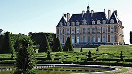 The Château de Sceaux, in the historic domain of lord Jean-Baptiste Colbert (1619–1683), features gardens designed by André Le Nôtre.