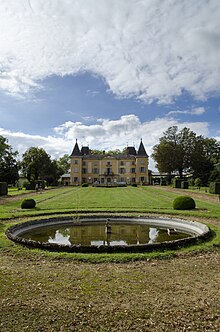 File:Château_de_Vaurenard_Fontaine_2.jpg