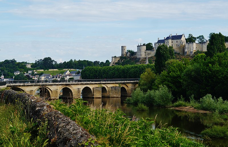 File:Chinon Château de Chinon 04.jpg