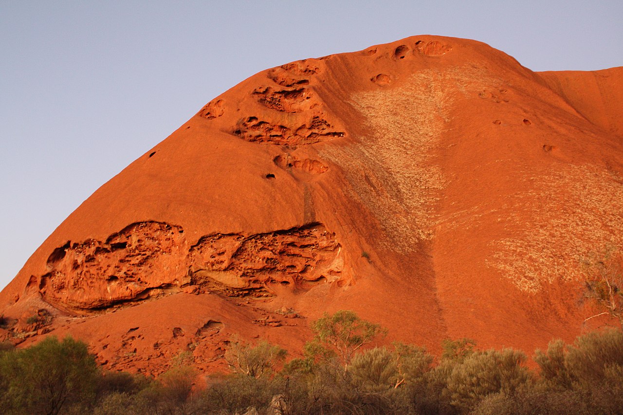 Close up Uluru.jpg